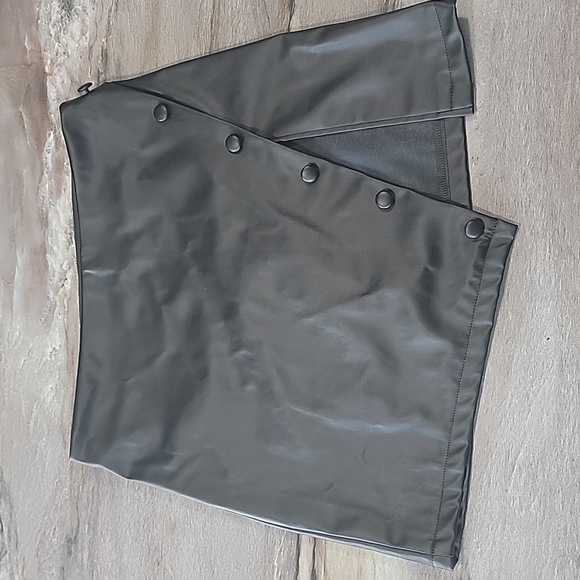 Size large pleather skirt - Picture 1 of 3